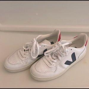 Veja V-10 sneakers